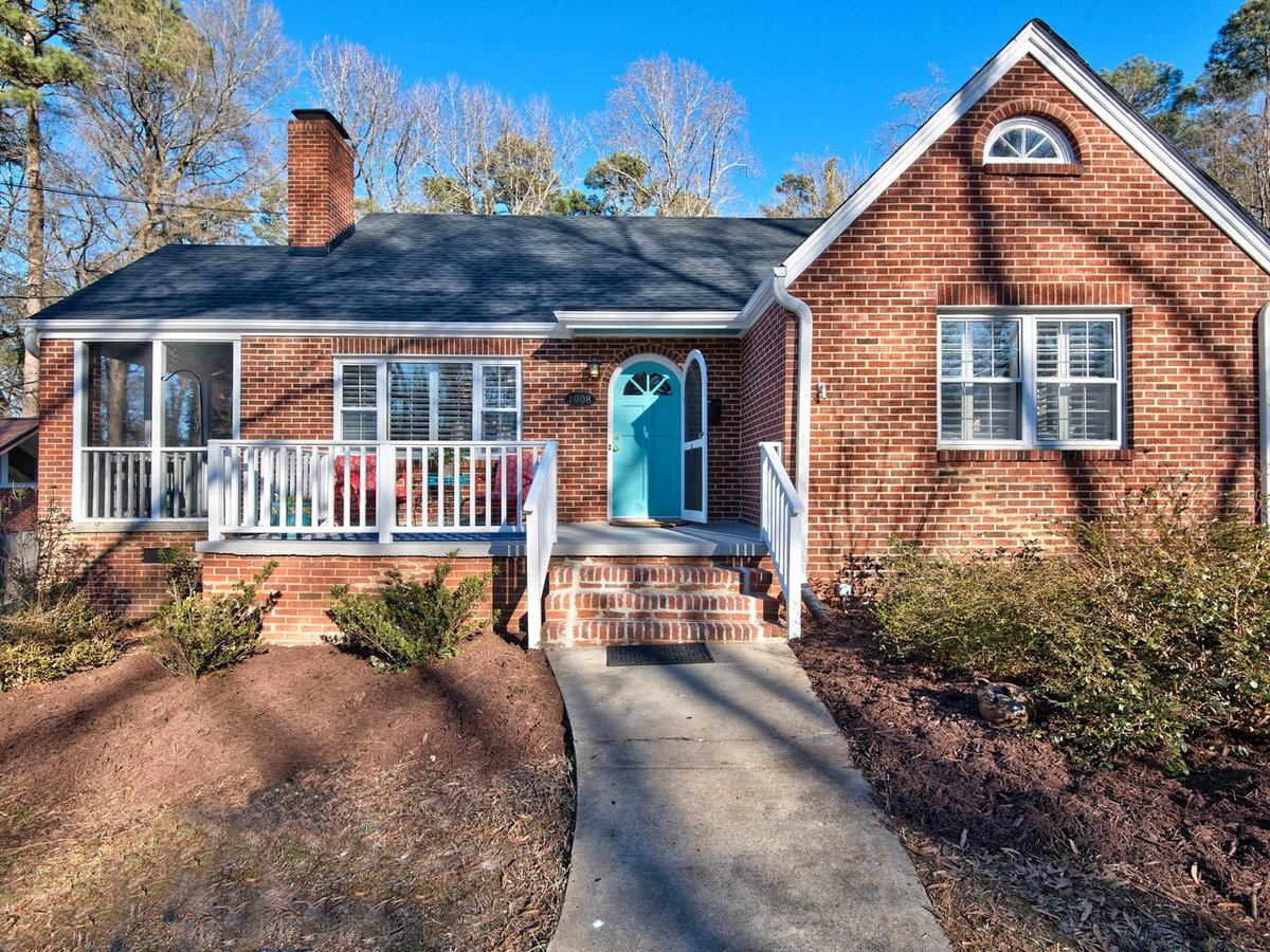 DannerChambless's tweet photo. Selling our home in Durham, NC #Durham #DukePark https://t.co/cjqkhPIxLB https://t.co/bFCFngoNii