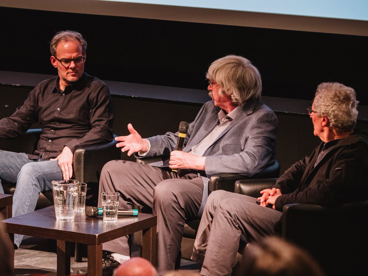 Kensingtontv's tweet photo. Thanks to everyone who attended #theshadowofgold BC screening &amp; to our host @VIFFest @Vancity, well done! Special thanks to our exceptional panelists, Jacinda Mack @FNWARM, @ktelmer @artisanal_gold, Shaun Dykes @Lucky_Minerals &amp; to @tfriesen who moderated a brilliant discussion! https://t.co/ISLIiMQEcS