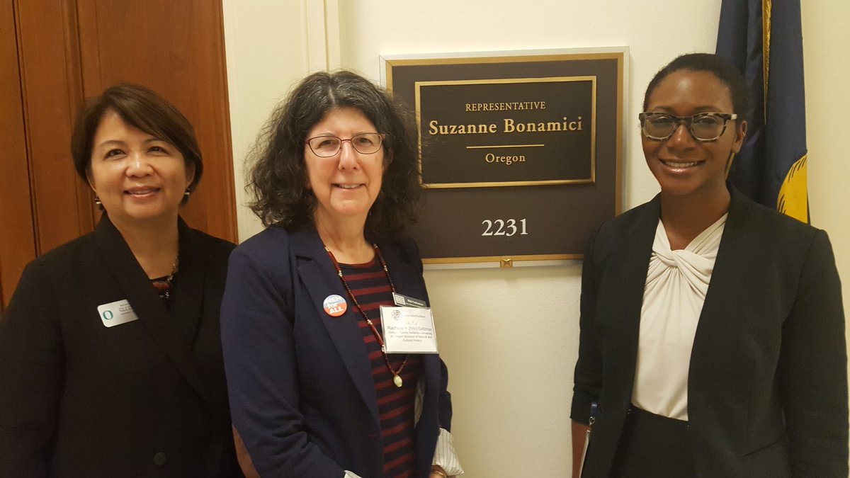 oregonfolklife's tweet photo. Thanks much to @RepBonamici and Jessica Bowen for talking with us about #humanities #folkarts #libraries #museums. We really appreciate your support.Thx to Andrew Dunn for pix! #HAD19 #NEHforAll @HumanitiesAll @NEAarts @uo_humanities @UO_MNCH @uolibraries https://t.co/iLR8xPeY2T
