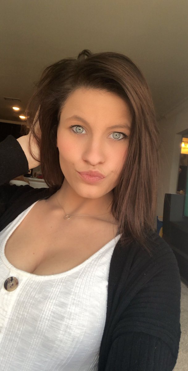 kcecutie's tweet photo. Something about this weather, idk makes me wanna take selfies https://t.co/ROi41sU2gK