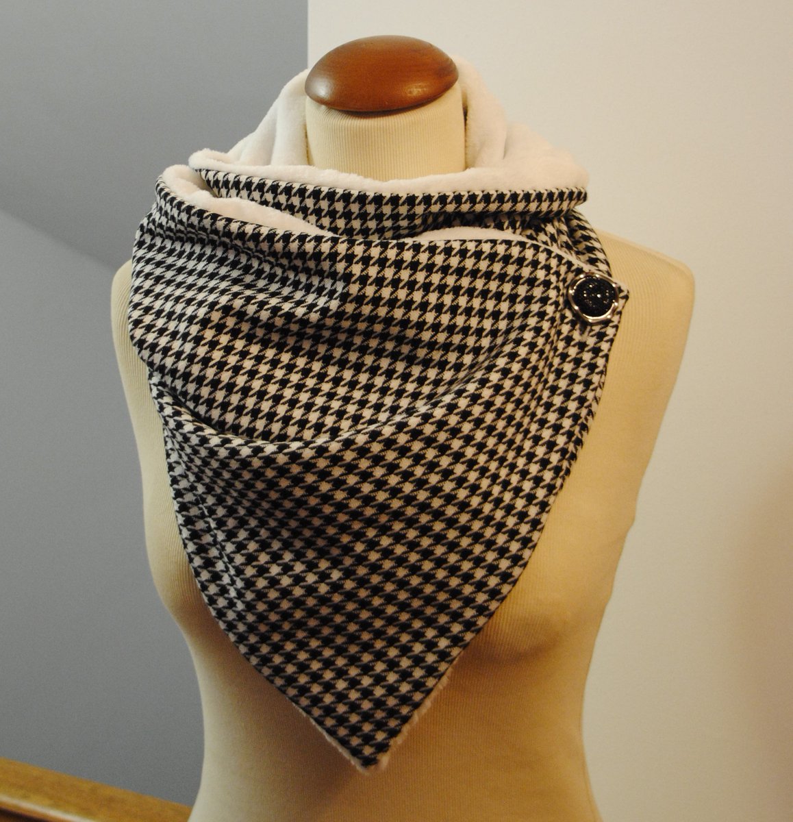 CariciasIn's tweet image. Dicen que las modas siempre vuelven... Si es con una "Caricia", mejor.

#CariciasDeInvierno #WinterOutfit #cuellos #handmadegifts #regalosoriginales
#complementos #moda #fashion #accesorios #style #hechoamano  #handmade #tendencias #regalos #look #tiendaonline #trendy #love