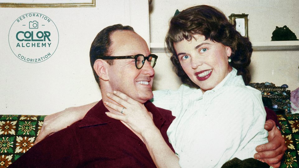 wildyaks's tweet photo. “Face front, true believers!"
Latest colorization: Stan and Joan Lee in the late 1940s #oldschoolcool #coloralchemy https://t.co/ZQGE9gvbBH