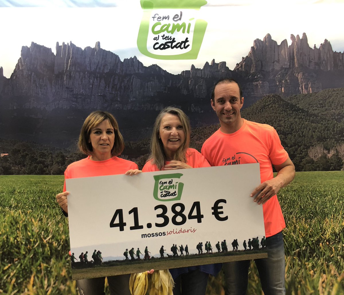camialteucostat's tweet photo. Gràcies a tots vosaltres l’any passat vam aconseguir 42.384€ i avui els hem entregat als serveis oncològics @althaiamanresa @Hospitaligd @FHSbernabe #ConsorciHospitalariVic 
#femelcamíalteucostat 
#femelcamíalteucostat19 
#posatlasamarretalluitemcontraelcàncer 
#MossosSolidaris https://t.co/o1S7i23LR2