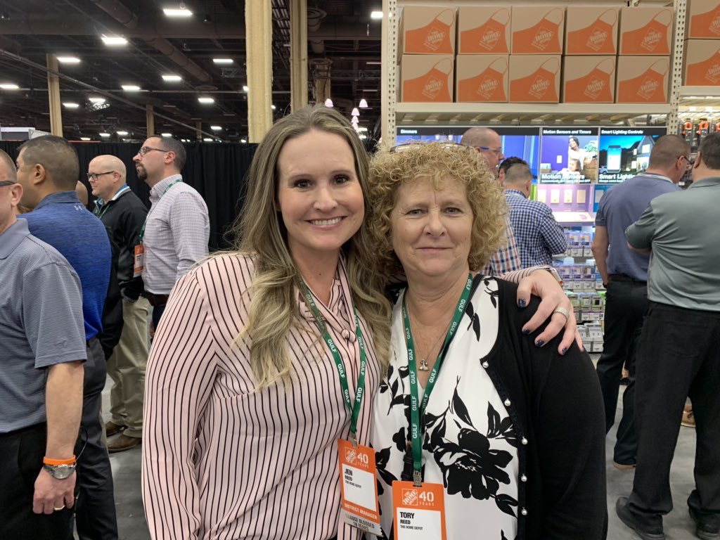 Look who I found, mother and daughter, DM &amp; SM in the South!  Love our orange family!