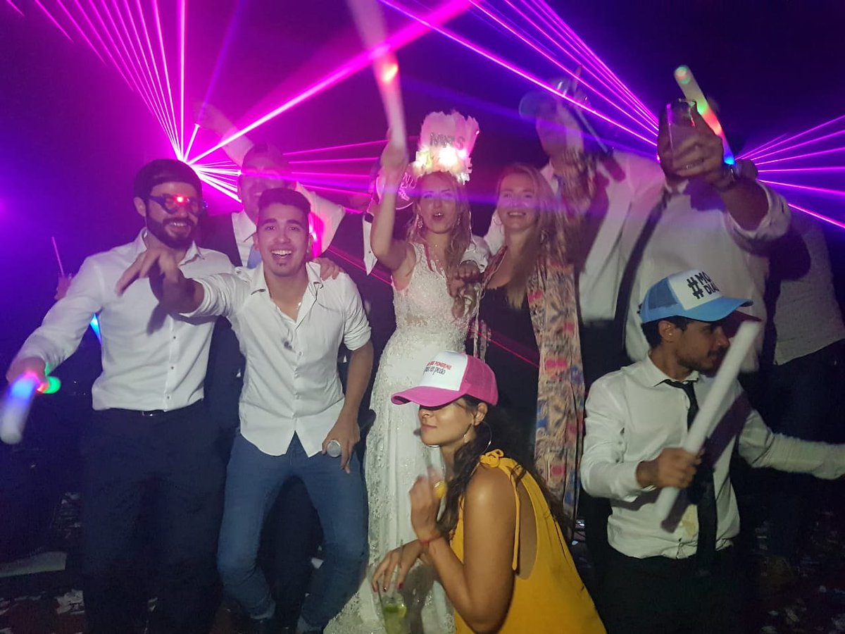 may_lionardi's tweet photo. Atendeme como enfiestamos con @LoPeLoBa https://t.co/O2WiE1XZ5Z