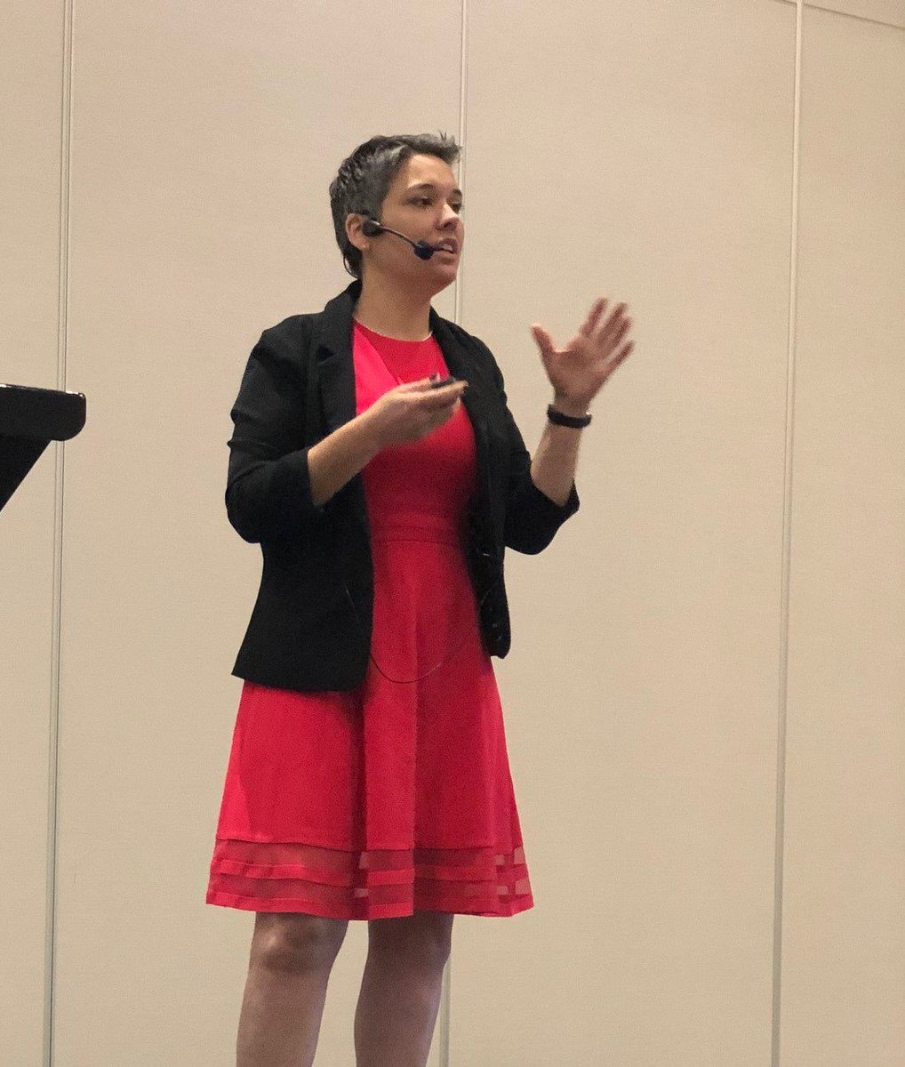 RuthRVachon's tweet photo. Quelle journée formidable! Des conférences exceptionnelles, des kiosques variés et une ambiance électrisante! Merci à tous et surtout... à l'an prochain! 🥰
#JIF2019 #RFAQ #Motivationx1000 #leadership #féminin https://t.co/s9UW9gV4HT