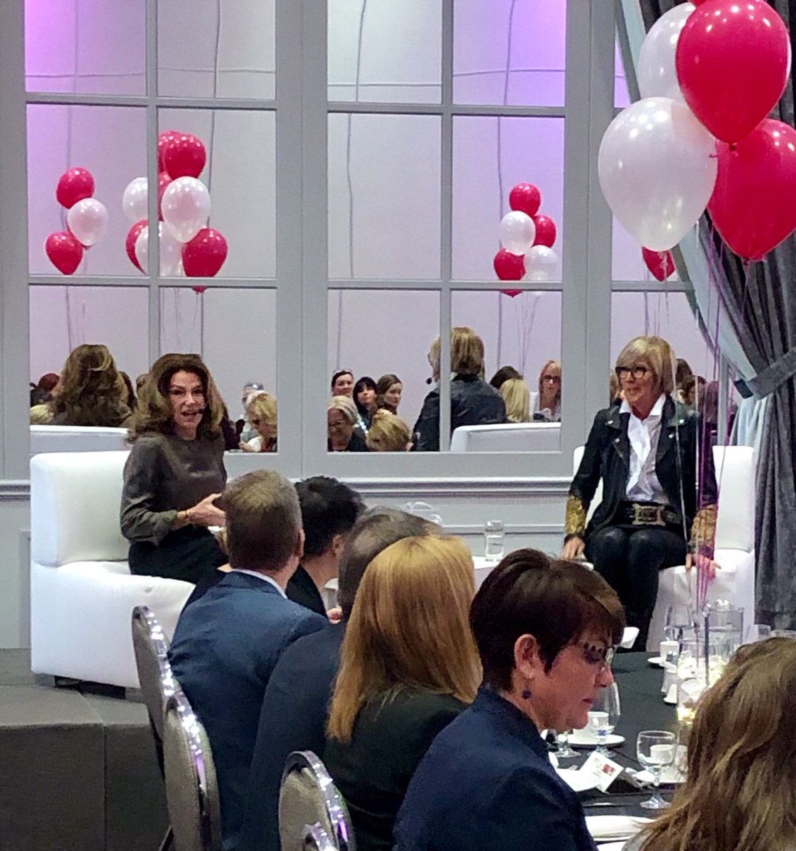 RuthRVachon's tweet photo. Quelle journée formidable! Des conférences exceptionnelles, des kiosques variés et une ambiance électrisante! Merci à tous et surtout... à l'an prochain! 🥰
#JIF2019 #RFAQ #Motivationx1000 #leadership #féminin https://t.co/s9UW9gV4HT
