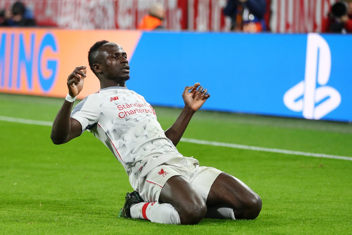 Sadio Mané festeja su primer gol del partido