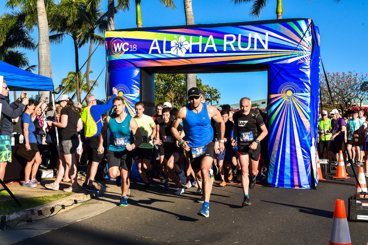 Rodrigo_G0's tweet photo. Saliendo “fuertecito” en la #aloharun2019 
3er año consecutivo ganando y cada año me divierto más. 😬
Con @pablosegura y @EsteriAmills empujándome 👏🏻💪
#running #winner #hawaii #aloharun
#Finisher https://t.co/fyx1rsgLl0