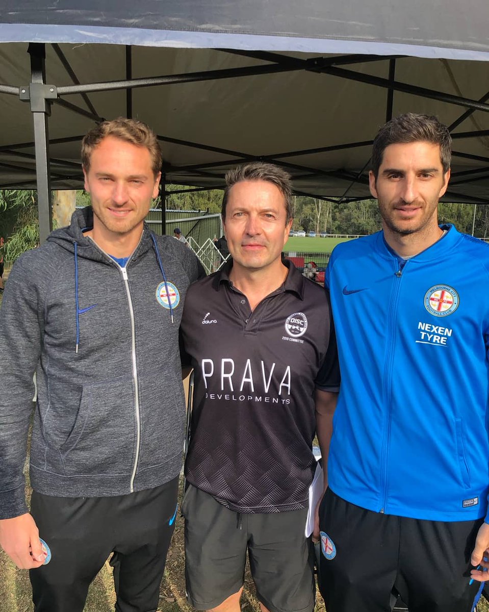 OldIvanhoeSC's tweet photo. Thank you @MelbourneCity 👏
Fantastic turnout by our players meeting their @ALeague heroes! 
#TogetherStronger #OISC2019 https://t.co/2swSLdmzkz