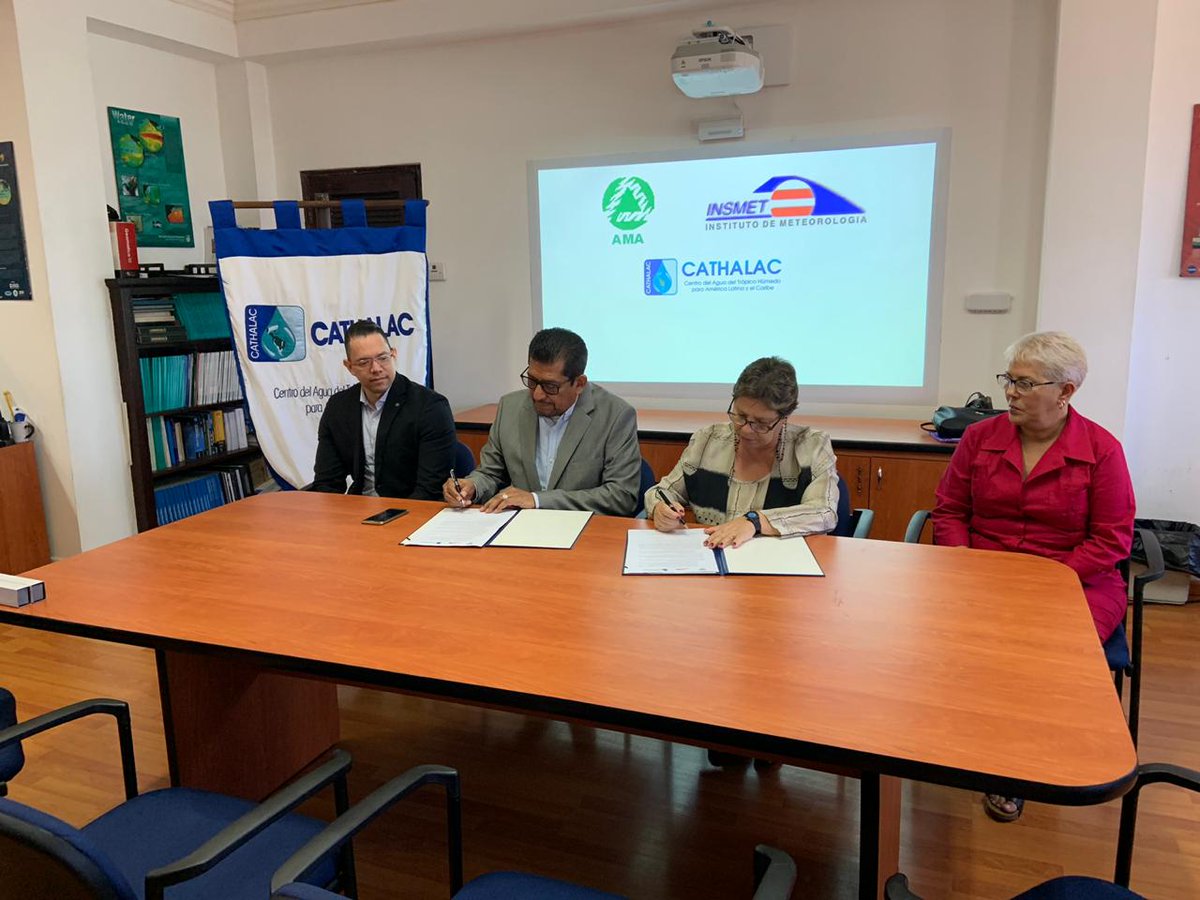 CATHALAC's tweet photo. ¡Les contamos una buena noticia!. Hoy fortalecimos nuestras capacidades al formalizar alianzas con la Agencia del Medio Ambiente de Cuba y el @INSMET en beneficio de la región. El link en donde podrán visualizar la noticia completa: https://t.co/8b6pY0LaZd https://t.co/pOQAQRYz5J