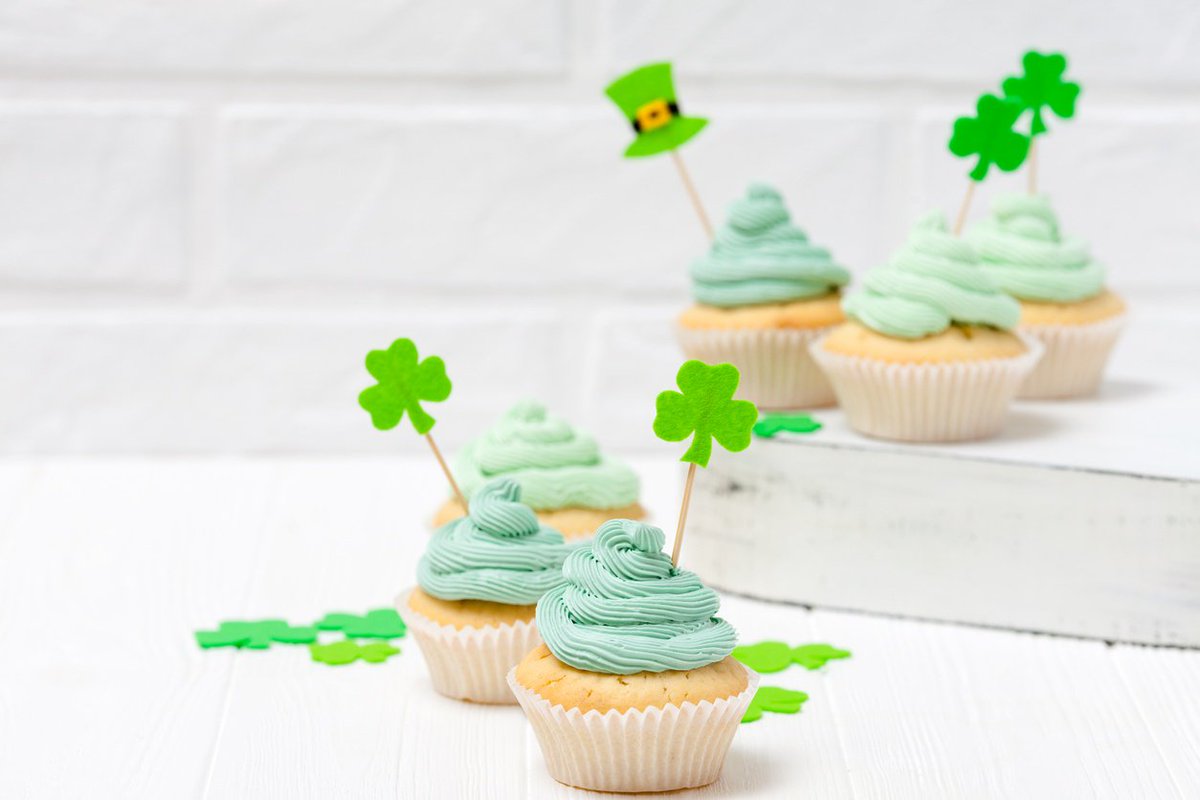 FATPaintStudio's tweet photo. This week we're inspired by the luck o' the Irish—and Pistachio!

Show us what you're FAT Paint'g and tag #WetBrushWednesday #FATPaint https://t.co/XuytjsKMk2