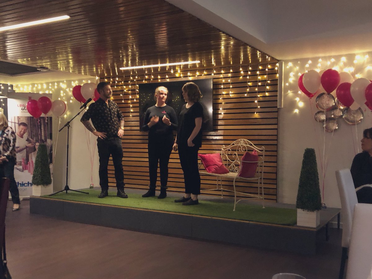 DonnaTurnerIrw1's tweet image. Fun inspirational evening with 💕 @leestaffordhair @illingwv @ShelaghLegrave  @CherylSmith1987 @jochappel4 #changinglivesthroughlearning @CrawleyCollege @Chi_College #amazingfood #lovemyjob💇‍♀️