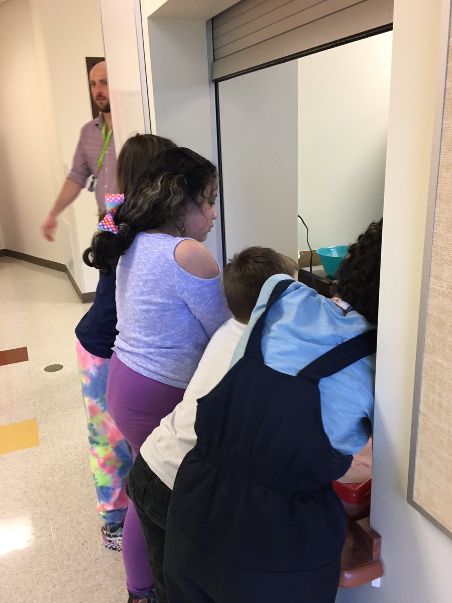 ProfessorRiegel's tweet photo. Cooking pancakes! Chemistry is delicious! #gftftw #realworldlearning @SarahThompsonSc @rightmrknight @MrsMackieteach https://t.co/8GcIbJ2aDw
