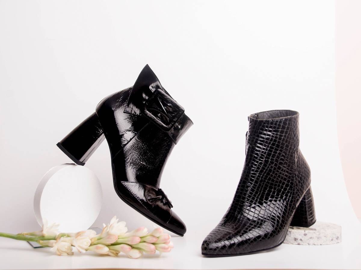 DmLizzy's tweet image. 𝐁𝐨𝐭𝐚𝐬 𝐀𝐧𝐭𝐨𝐧𝐢𝐞𝐭𝐚 𝐲 𝐕𝐢𝐜𝐭𝐨𝐫𝐢𝐚 | Iconos de nuestra colección 𝑪𝒓𝒆𝒎𝒆! • Dos joyas en tu guardarropas 💎
🛎 colección completa en nuestro e-shop!