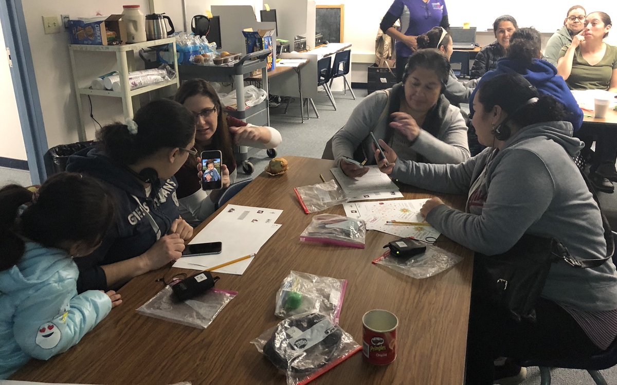 CCSDFamily's tweet image. Thank you for the invitation &amp;amp; hosting this timely  #familyengagement workshop #linkedtolearning! The parents appreciated the face-to-face time with both administrators, answers to personal questions, SBAC practice in the lab, Ronnow website demo., &amp;amp; treats! 🤝 #Trust  #1forKids