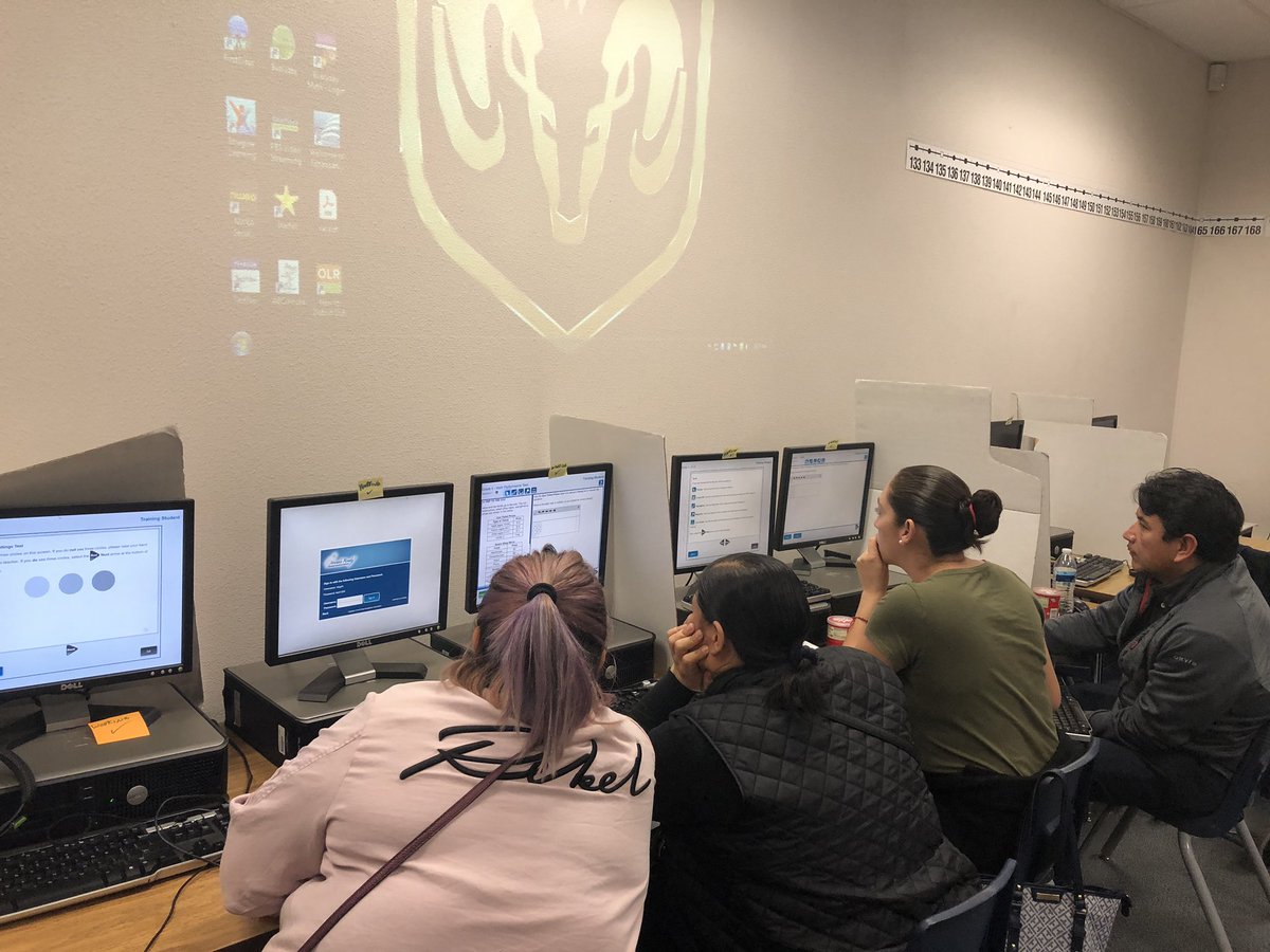 CCSDFamily's tweet image. Thank you for the invitation &amp;amp; hosting this timely  #familyengagement workshop #linkedtolearning! The parents appreciated the face-to-face time with both administrators, answers to personal questions, SBAC practice in the lab, Ronnow website demo., &amp;amp; treats! 🤝 #Trust  #1forKids