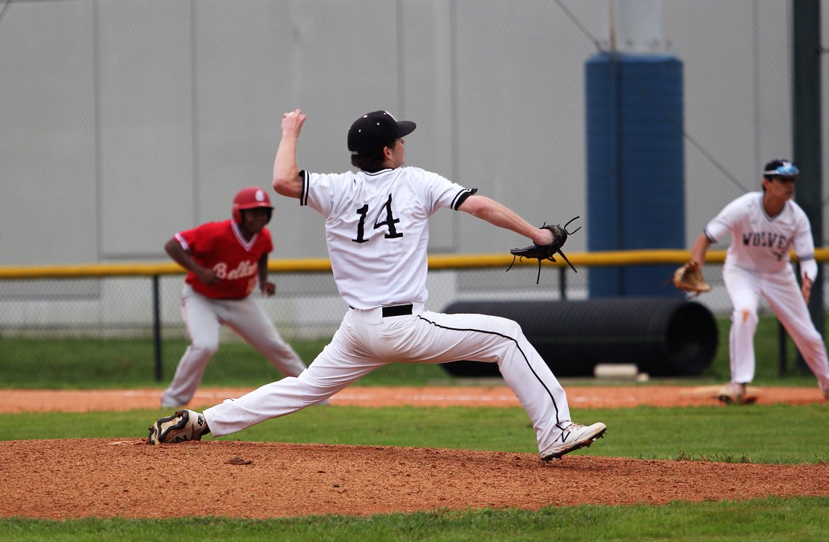 whshowlernews's tweet photo. Starting Lefty Senior Zac Schneider with good stats to hold it close: 7 innings pitchers, w/ 6 K's against 2 runs #WestsideBaseball #GoWolves https://t.co/5SivW9tK90