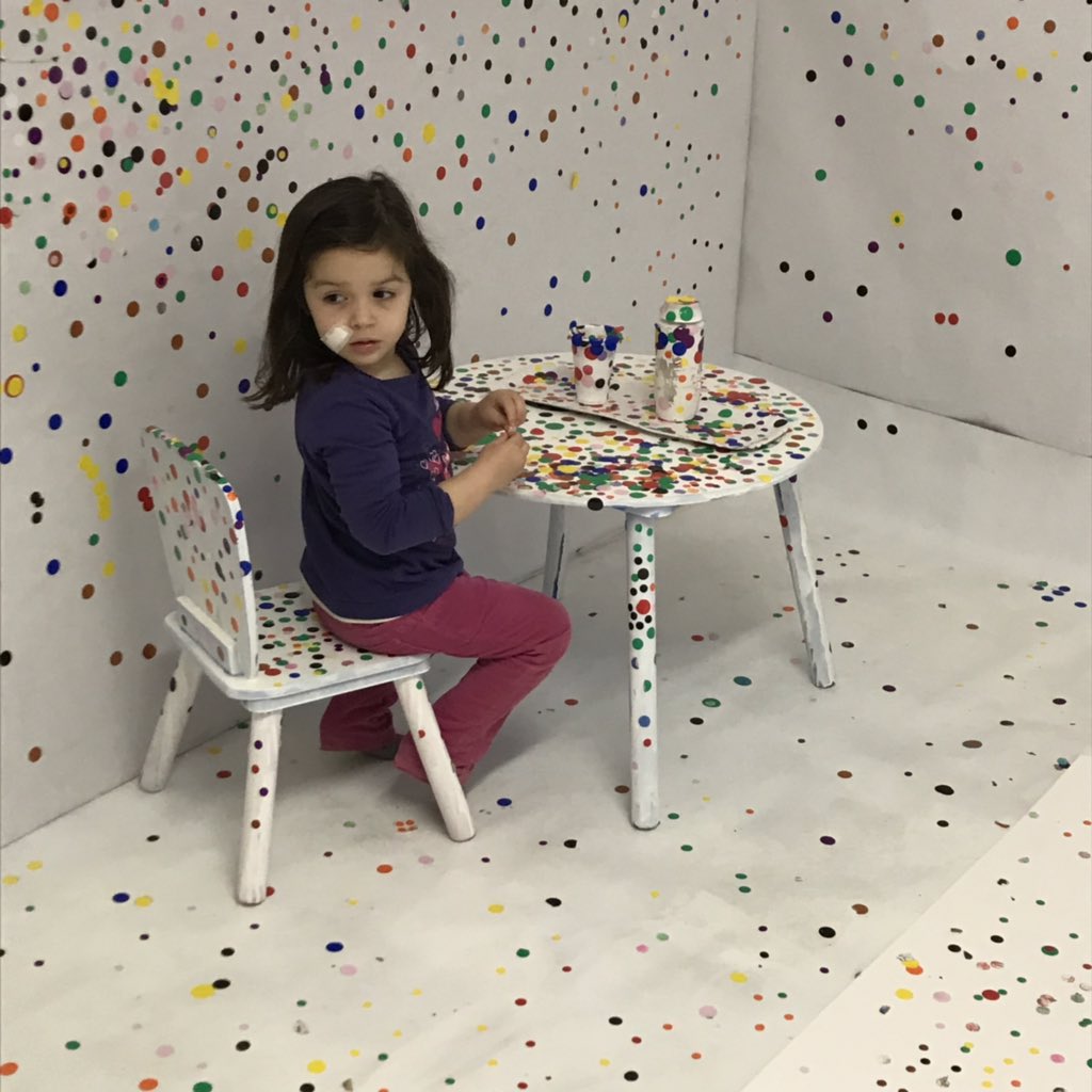 escolaguinardo's tweet photo. Dia 23... amb l’il.lusió intacta. Seguim! #foques #foquesipingüins #projecteyayoikusama https://t.co/dFX4jaBsoI