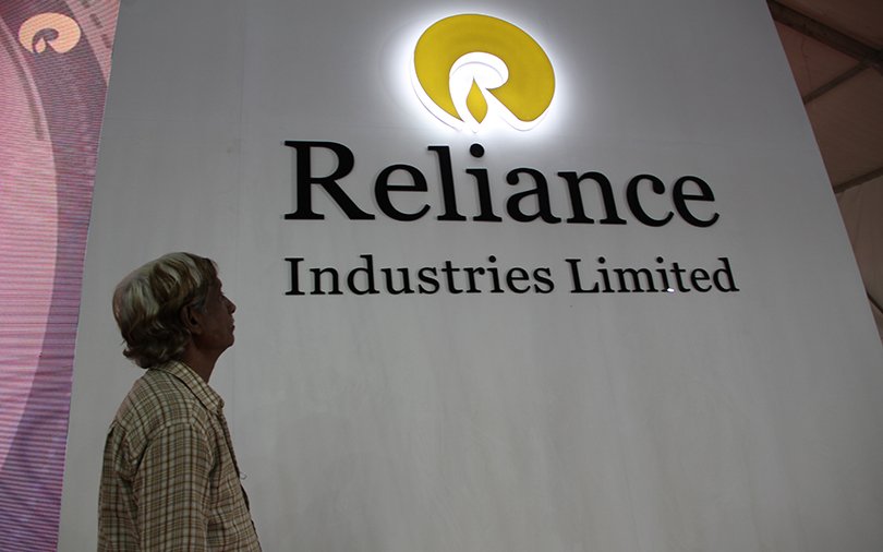 TVVnoticias's tweet photo. #13Mar La compañía india Reliance Industries Ltd ,manifestó este miércoles que ha suspendido el suministro de diluyentes a la petrolera estatal del país, Pdvsa, y que no reanudará esas ventas hasta que se levanten las sanciones. Vía @Reuters #TVVNoticias #TVVenezuela https://t.co/dmCyW0Y896