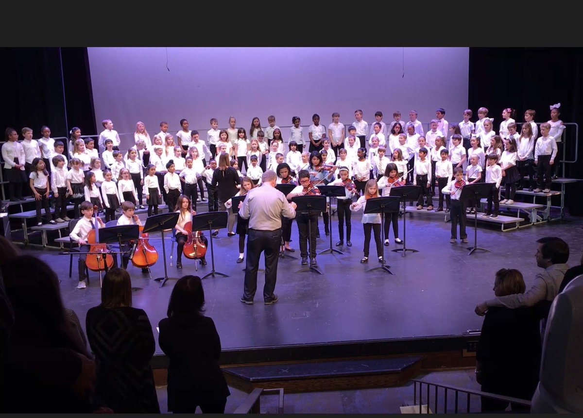 Grand Finale at Tuesday night's Lower School Orchestras and 1st & 2nd grades concert.  We played a sang the USM Alma Mater. @LifeAtUSM  #usmfac