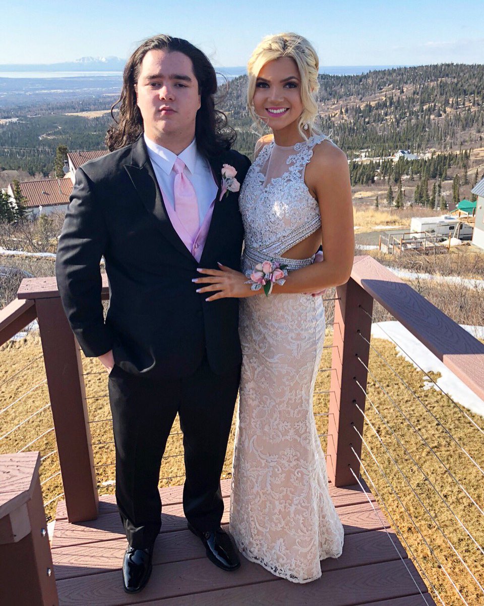 sabrinag907's tweet photo. Happy 18th birthday Wild Bill 🌟#bestpromdate #jesus https://t.co/3kqlGcVdJp
