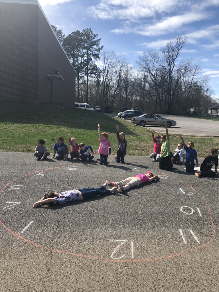 FarrarFirst's tweet photo. These firsties took telling time to the next level! You may be able to read a clock, but can you BE the clock? These kiddos sure can! #jtffrogs #TCSPublic @courtneynholt1 @AmberGluch @rlferguson76 @edens_debbie https://t.co/u6A2kZgdDM