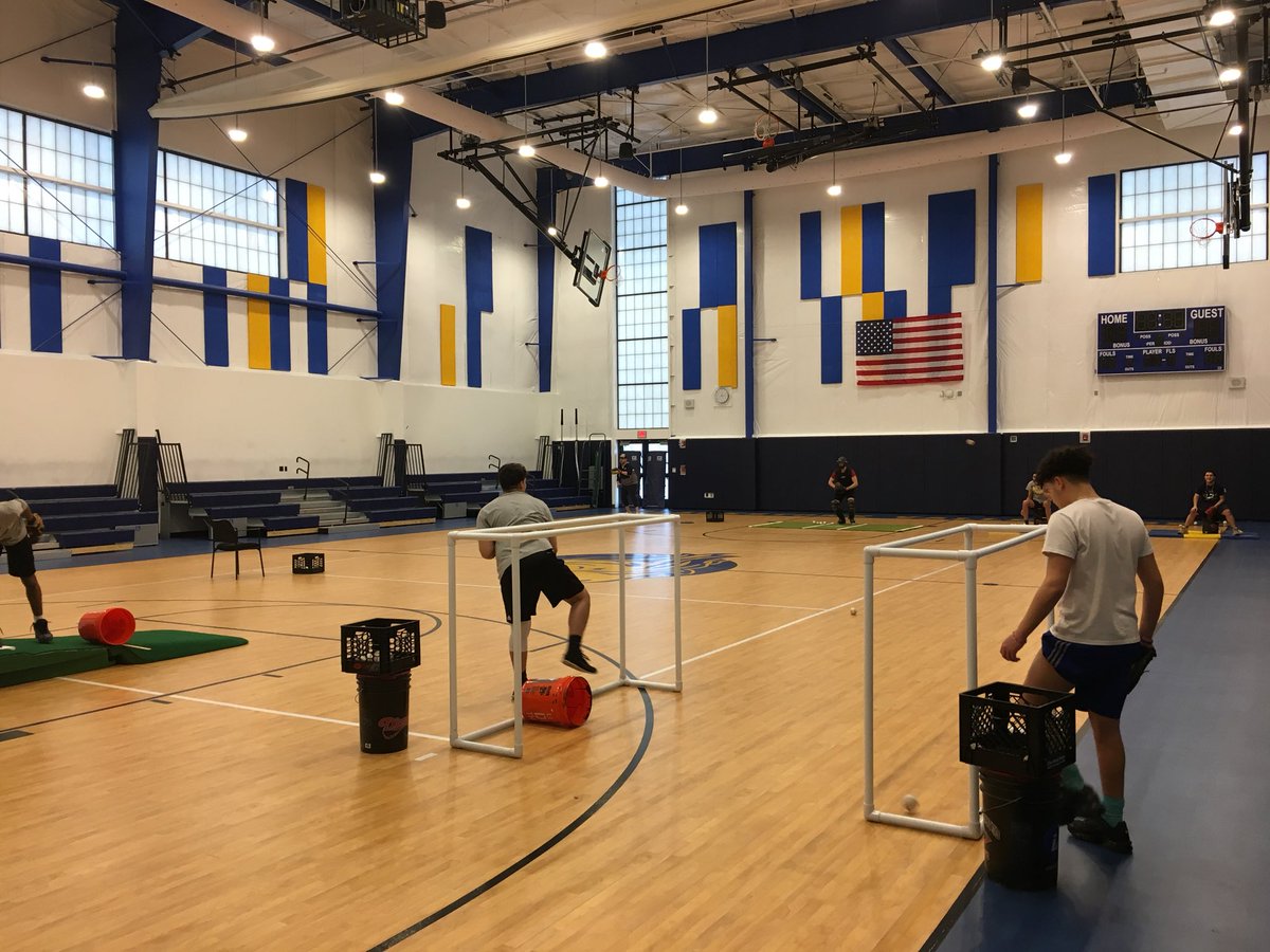 PhysEdLaskowski's tweet photo. Spring is coming! @BVPrep HS Pitchers and Catchers.
#LetsGetItYO! https://t.co/0iUF1cLKR5