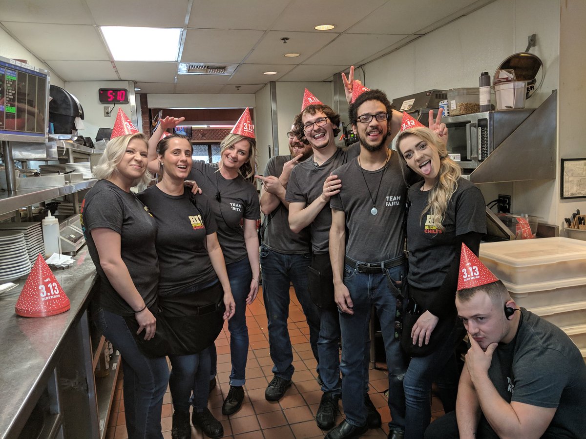 julieb2406's tweet photo. Happy Birthday Chili's!!! @JBarraza6 from Chili's Temecula 🎂🎉🎉🎉 https://t.co/C6lt2oaORp