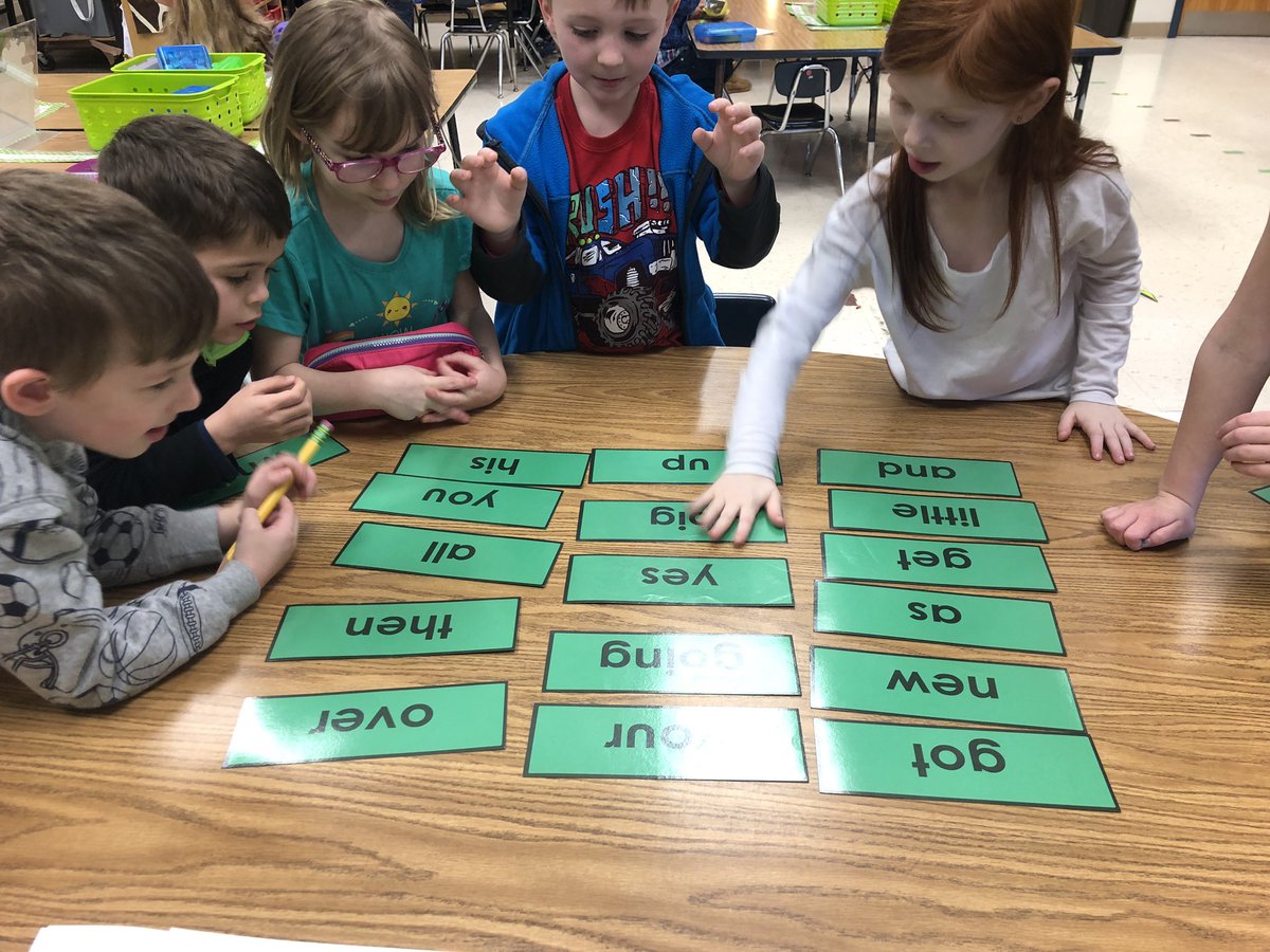 emannteaches's tweet image. So proud of these Ss and all that they’ve learned! Building models of insects that we researched in our books, learning our power words, working on concept of word is what makes us great readers 📚 #hardworkbutfun #arc #krocks #growingreaders @AmericanReading @CarrolltonES
