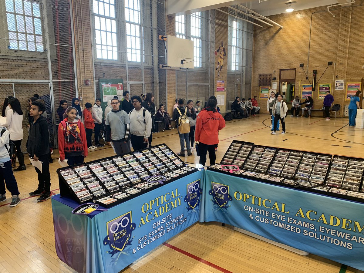 AbbyAyoub's tweet image. In our community schools providing onsite Eyecare and Eyewear. The best part Glasses were made right at school. Children making their eyewear onsite and taking them home the same day by #OpticalAcademy A whole school completed in one day @opticalacademy1 #GlassesInClasses