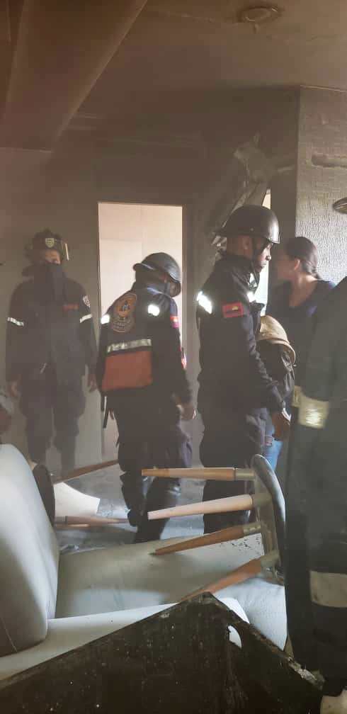 #MasTemprano Comisiones mixtas #sistemaintegrado atendieron incendio de estructura en adyacencias a Farmatodo la Trigaleña Mcpio Valencia junto a  <a href="/bomberocarabobo/">BomberosCarabobo</a> <a href="/isarvzla/">I-SAR Venezuela</a> <a href="/BRAM_Venezuela/">BRAM Venezuela</a> #respuestainmediata #carabobo #13Mar <a href="/Jacobo_Vidarte/">Jacobo Vidarte Donaire</a> @gonzalezcolonc (Imágenes cortesía)