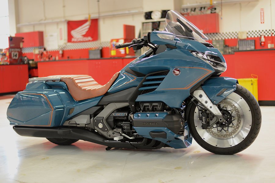 MotociclismoMex's tweet photo. La primera #GoldWing Custom lleva por sobrenombre #CoolWing
Más Info=>https://t.co/jq7AebO6Dw
#MotociMX #WheelieWednesday #DaytonaBikeWeek2019 https://t.co/kLSJtLAL7g