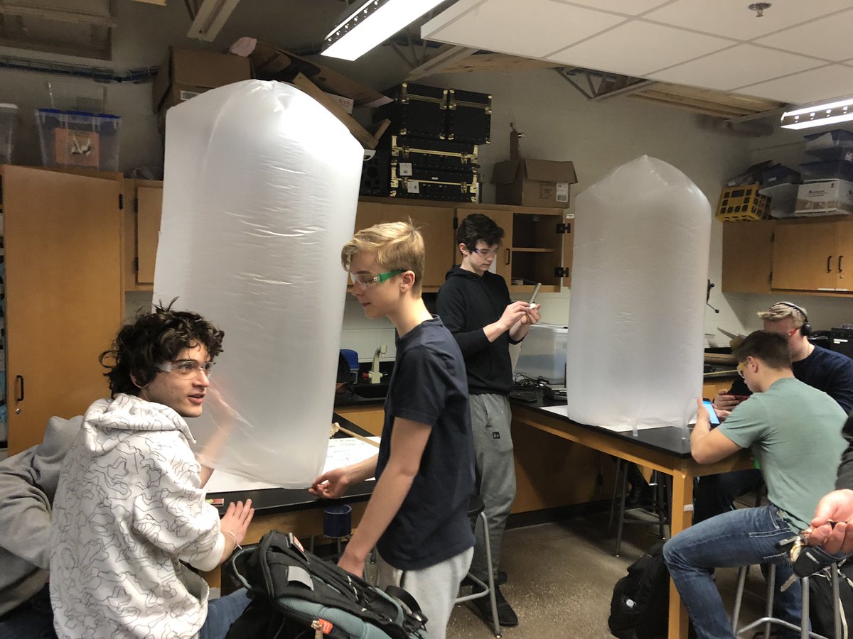 MrJOlsen's tweet photo. Hot air balloons have begun in #PNphysics3. #GoDoStuff https://t.co/sGZNQXwHdW