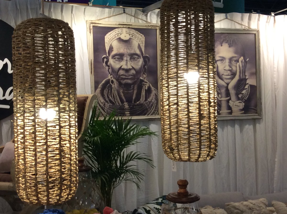 expopresentes's tweet photo. Acá va una muestra de lo próximo que podrás tener en tu #vidriera. En #ExpoPresentes podés encontrar las últimas tendencias en #deco e #iluminación.

¡No te la pierdas! Hasta el 16 de marzo en @LaRural_BsAs 
🔸miércoles, jueves y viernes: 10hs a 20hs.
🔸sábado: 10hs a 18hs. https://t.co/KG2ljSv5vv