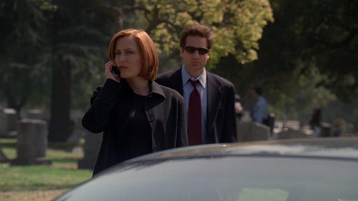 I won't lie, this part is just an excuse to post pictures of Mulder in sunglasses. #XFScriptWatch  #Milagro