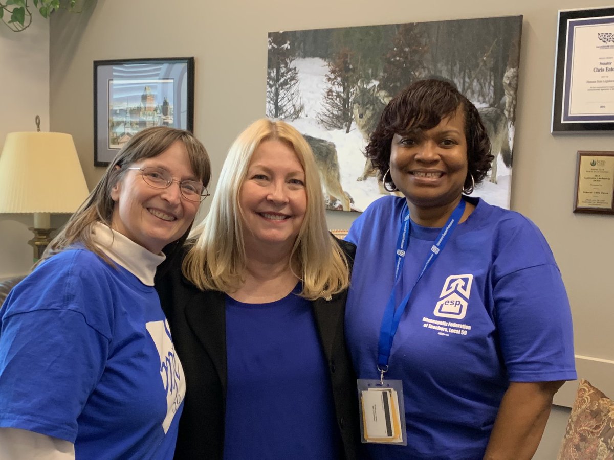 desne001's tweet photo. Appreciated talking to my senator and know she supports students and schools.  #eatonsenator.  #EdMNunityDay  #trainingmatters https://t.co/nIp0lL7feU