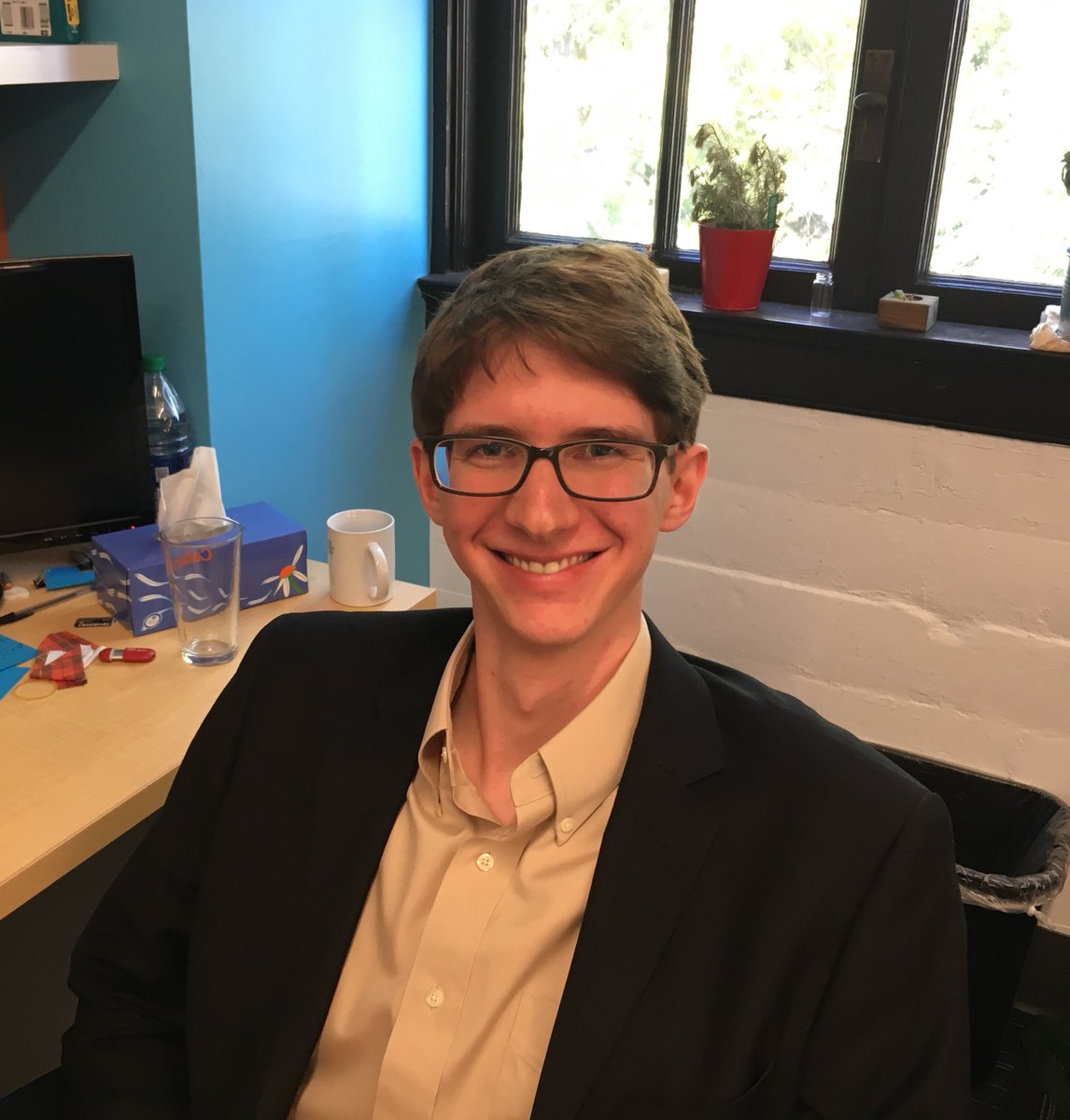 TheRobbGroup's tweet photo. Congratulations to the Robb Group's very first Ph.D candidate, @RossBarber8!  We can't wait to see the amazing chemistry you'll do next. #mechanofave https://t.co/fF0Ls6WsYb