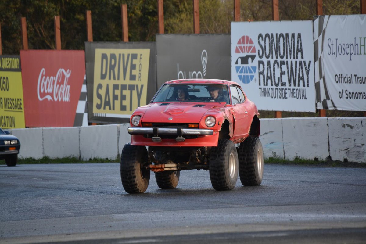 24hoursoflemons's tweet photo. Pretty sure one from the HooptieCon West parade laps was a first for @RaceSonoma, courtesy of @Thegambler500 NorCal. Pretty sure.
#HooptieCon #ABG #Gambler500 #Datsun260Z #DatsunZ #SearsPointless #HooptieCon #Yokohama #YokohamaTire #Sonoma #SonomaRaceway https://t.co/g81pliKuLq