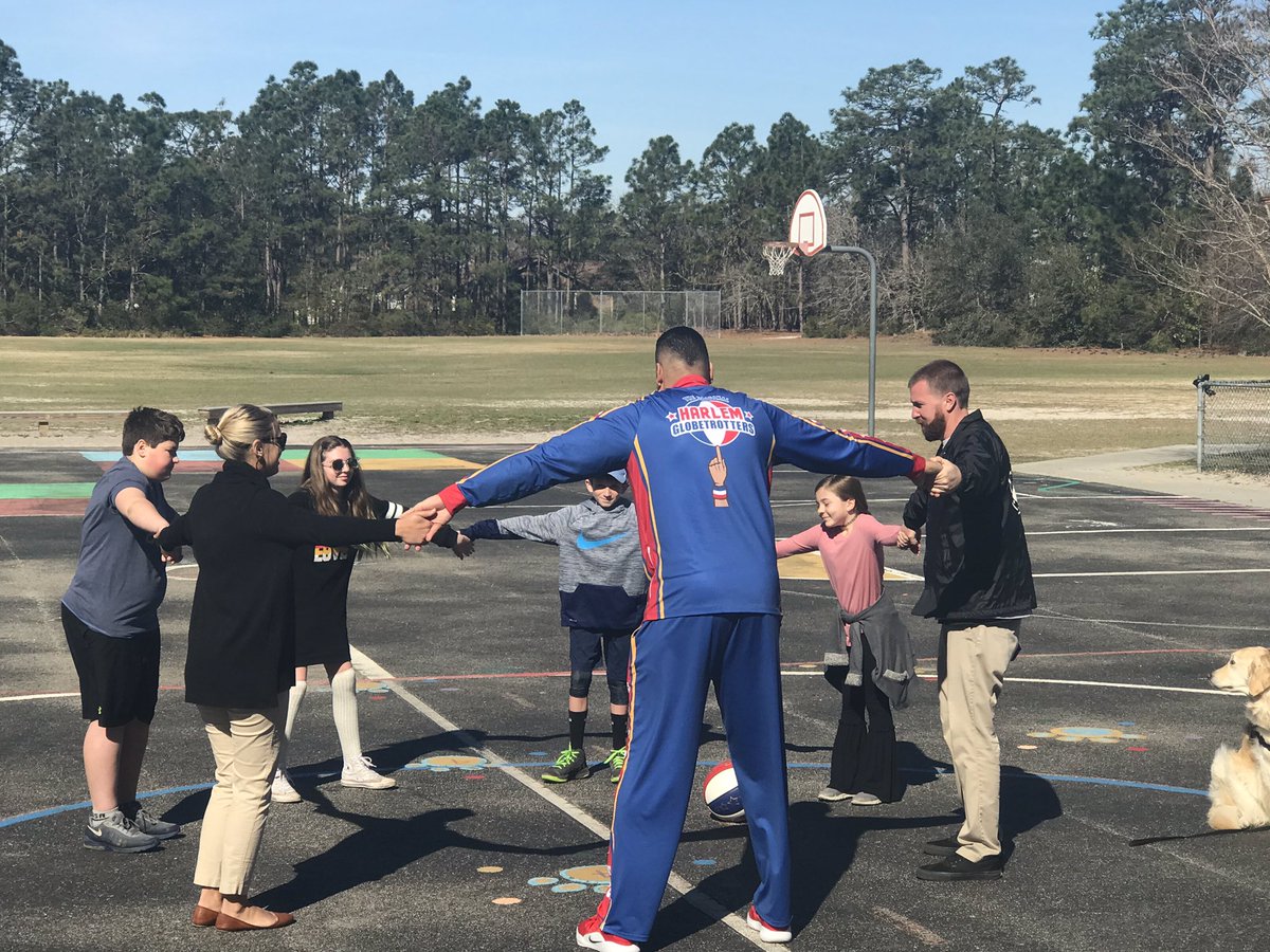 MandiJames2014's tweet photo. Thank you Orlando Melendez for your message about bullying. @Globies @PineValleyElem  @samkan23 Wonderful experience for our Top Tigers 🐯 https://t.co/bYdEuaFWvB