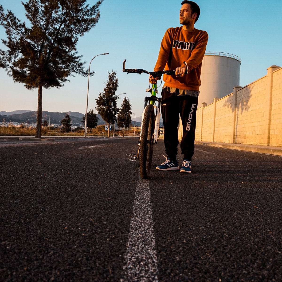 chaneycua11's tweet photo. #vacaciones #camara + #bici  #tardeechada https://t.co/qFXNO86H4J