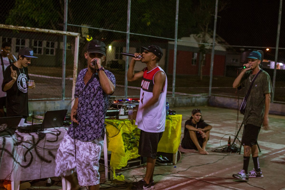 sbrvda's tweet photo. Nosso futuro rico e que vai trazer lembranças, na capela recitava nossos sonhos de criança 🚀🔥 https://t.co/kQAOXira8I