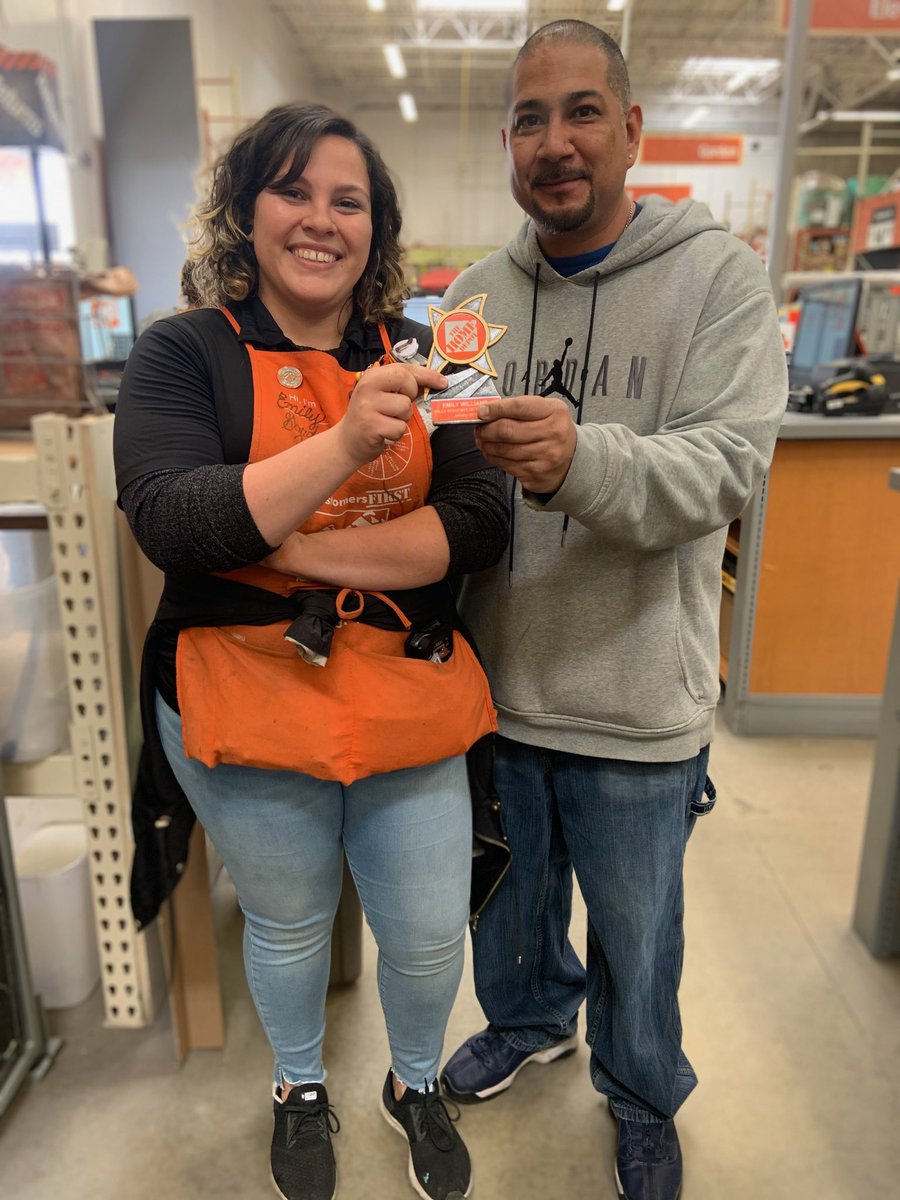 Manda020906's tweet photo. DH David awards our Emily in garden with sales associate of the month! Emily is a great addition to the 522 family shes engaged in the business and ready to rock and roll for the new year! Keep up the great work! Thanks for all that you do! @Oscar86604735 @HomeDepot0522 @r_zubia https://t.co/KqA0zMSi9Z