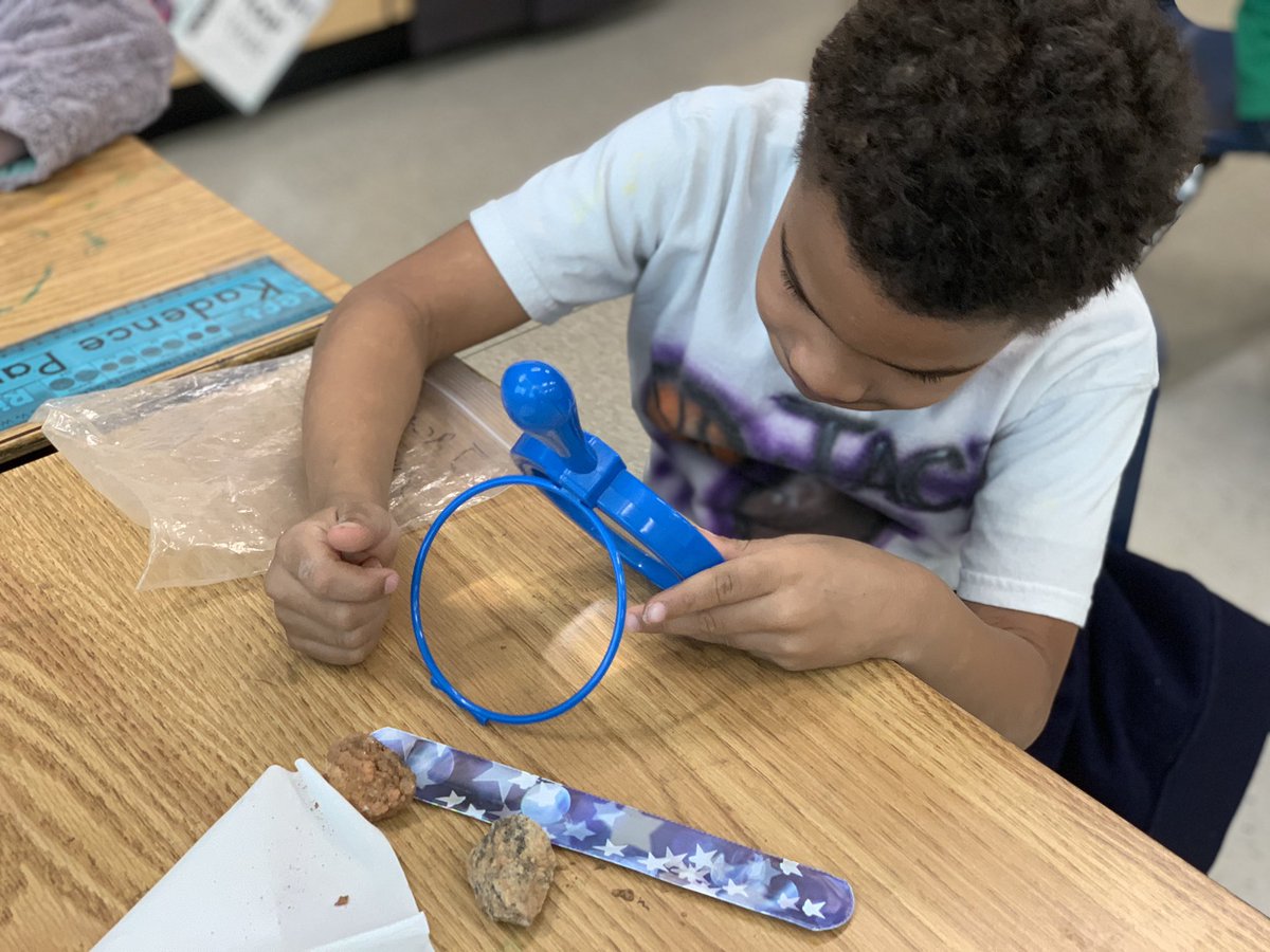 pennyspeacocks's tweet photo. Geologists at work! #rocksrock @PEPGreenville for the awesome magnifying glasses we use weekly! https://t.co/w5KKb40cWT