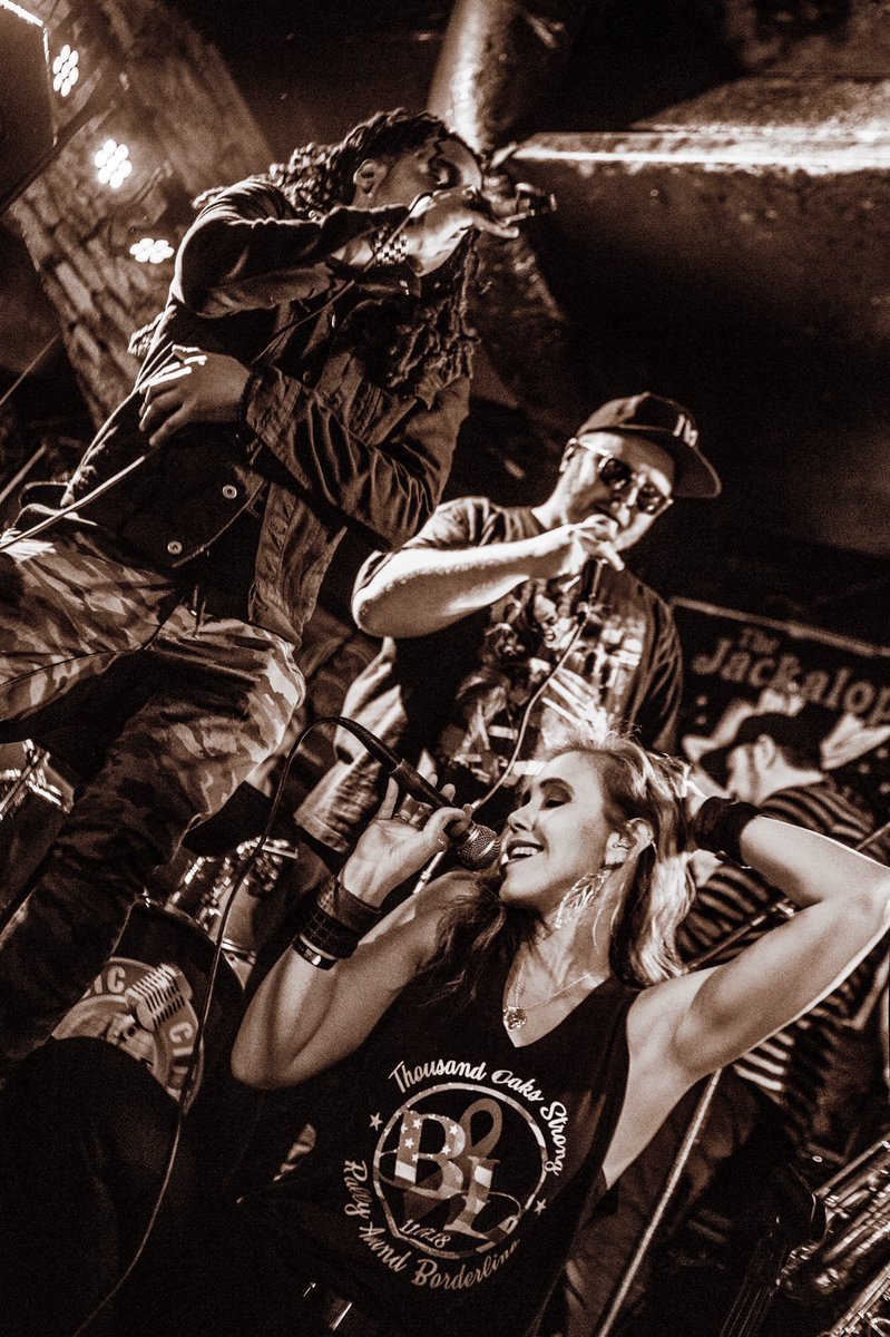 AlexNesterMusic's tweet photo. Representing @borderlinebar the other night at @sxsw with @urpmusic ❤️❤️❤️ #borderlinestrong #sxsw #livemusic #noautotune #805 #borderlinebar #austin @handlebaraustin #ontheroad #travel #tour #hometownlove 📷: @nvxier https://t.co/FhsADn7kdj