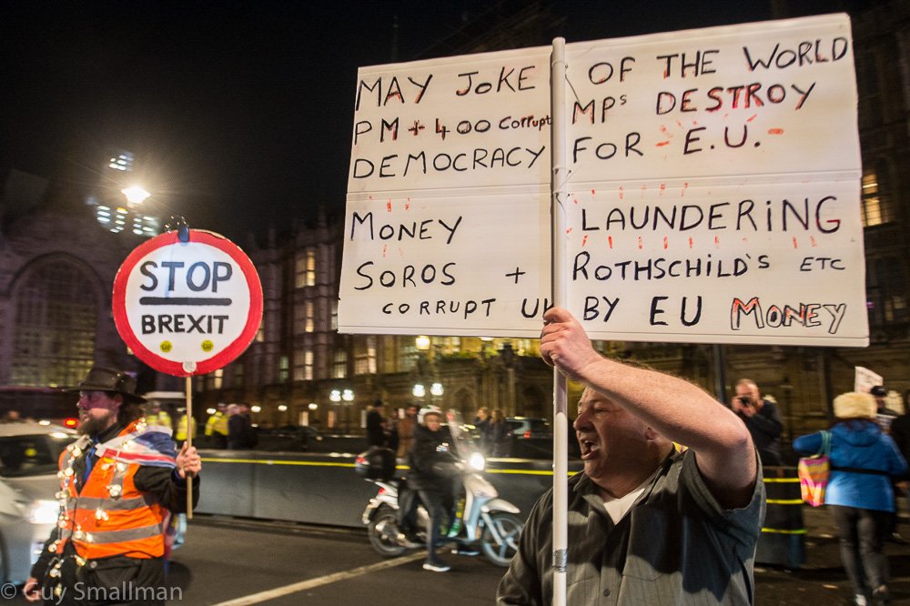 GuySmallman's tweet photo. Two nights outside Parliament &amp; I've lost the will to live. Two whole years of being bombarded by rival sets of propaganda by two different kinds of parasite while we see massive spikes in poverty &amp; homelessness to name but two...
#BrexitChaos #BrexitEmbarrassment #BrexitVote https://t.co/TW4tbbRfd6