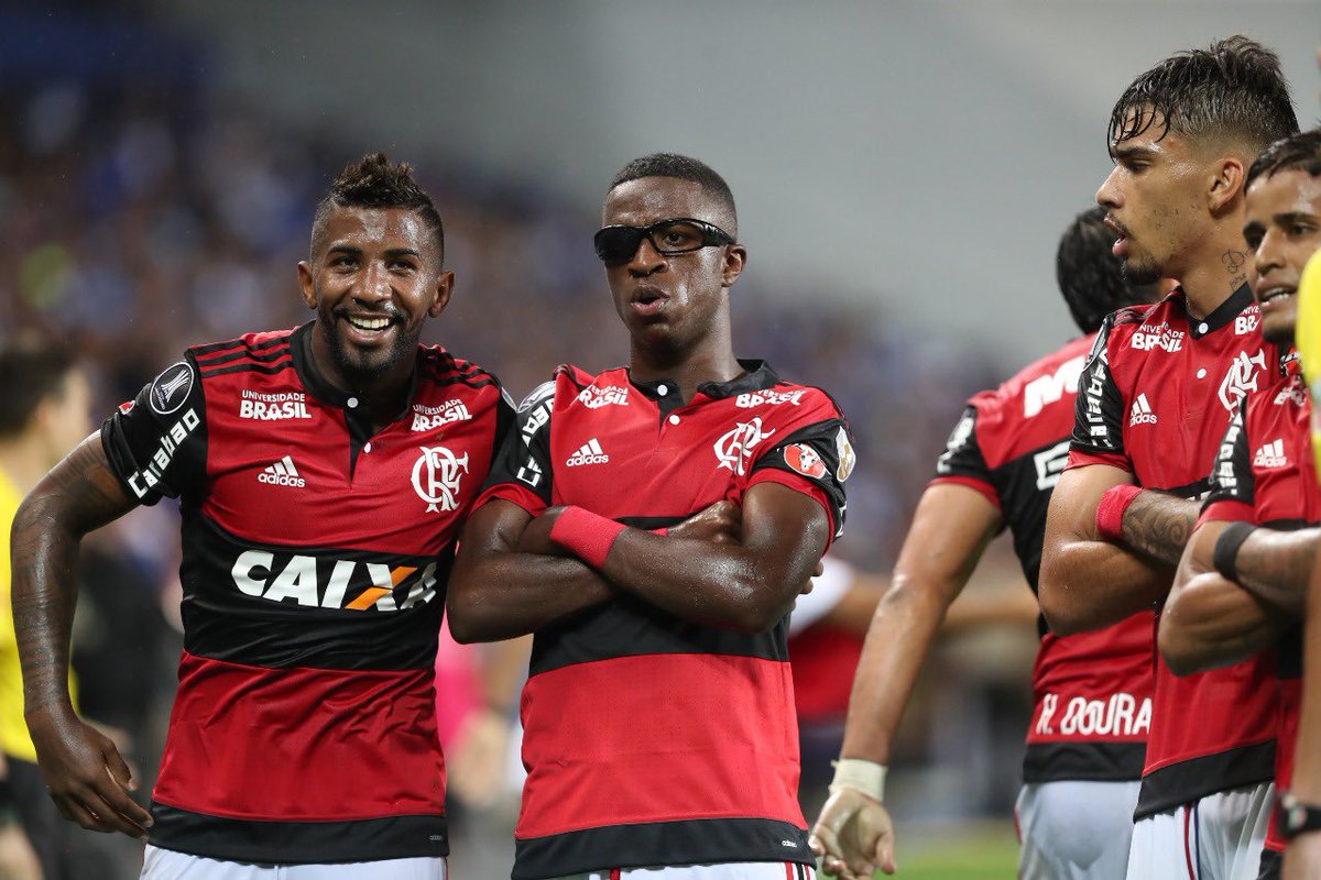 E hoje faz um ano desse gol, quem lembra e sente saudades!? 🤪😎 pra sempre marcado na história e na torcida pelo mengao mais tarde. #Garotosdoninho 🔴⚫️