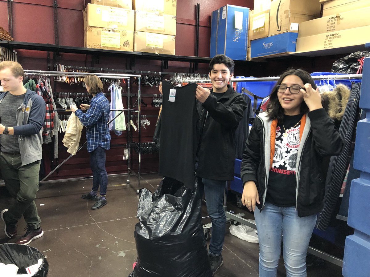 CHS_ORourke's tweet image. The act of giving back is honestly the new “cool”! @DOHS_KeyClub and @upwithpeople volunteered at @project150LV today (look 150 up, they rock). #Diamondbackswithheart #wearedo #onedo