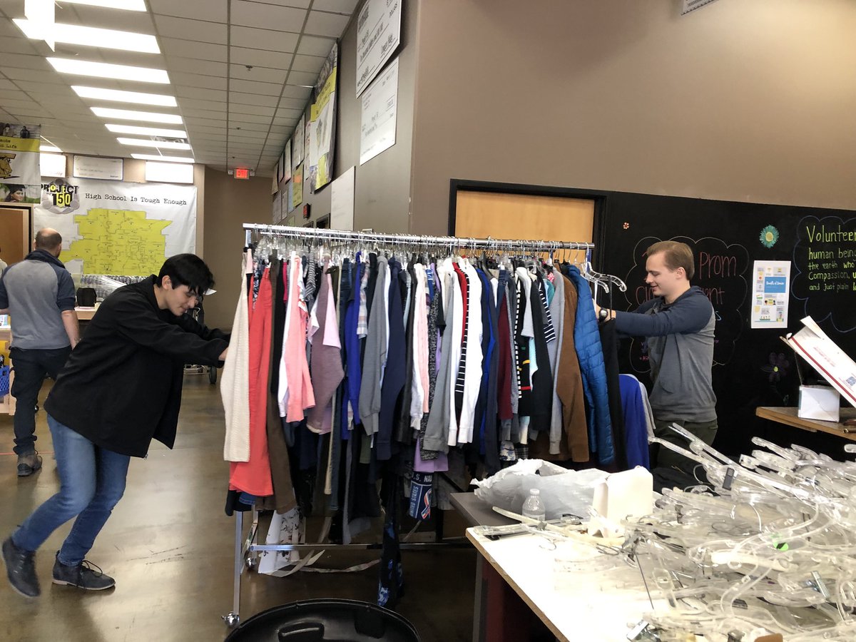 CHS_ORourke's tweet image. The act of giving back is honestly the new “cool”! @DOHS_KeyClub and @upwithpeople volunteered at @project150LV today (look 150 up, they rock). #Diamondbackswithheart #wearedo #onedo