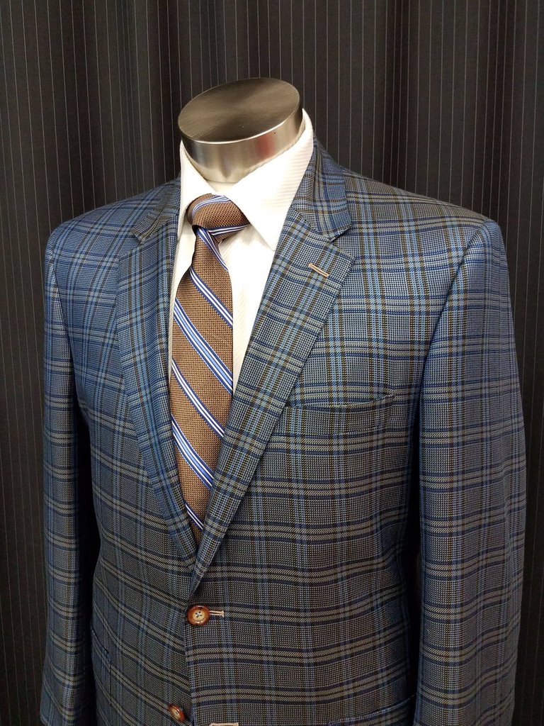 HDClothiers's tweet photo. Dress up in style for your next #WindowpaneWednesday.
@Dormeuil @luxurycloth @GoldCoastMag @ftlchamber #ItsOurCustom #bespoke #menswear #madeforyou #custommade #fashion #menswear #ftlauderdale #florida #italian #suits #mensfashionpost #mensclothing #menwithstyle #style #suitup https://t.co/9h3wGEWl9W